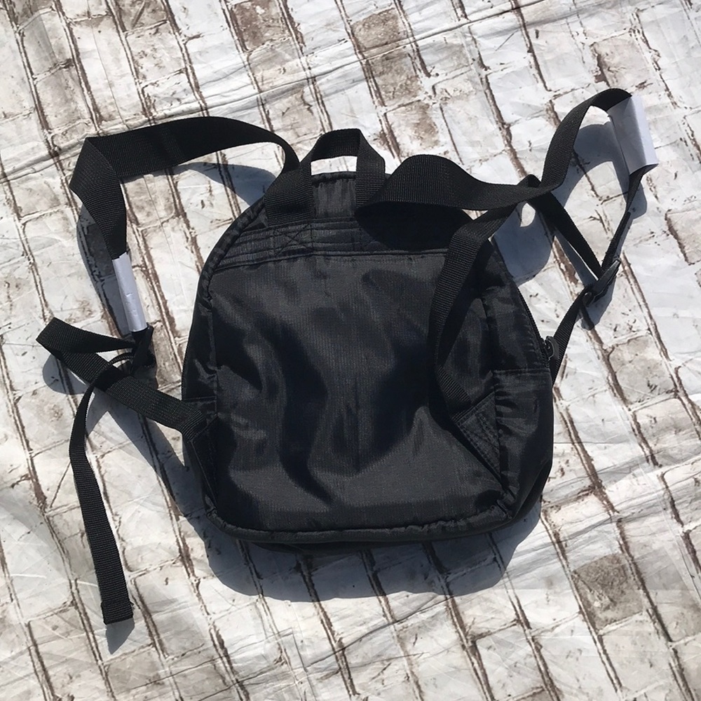pink vs backpack - Picture 3 of 3